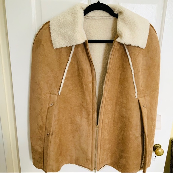 FAUX SHEARLING CAPE - Picture 2 of 5
